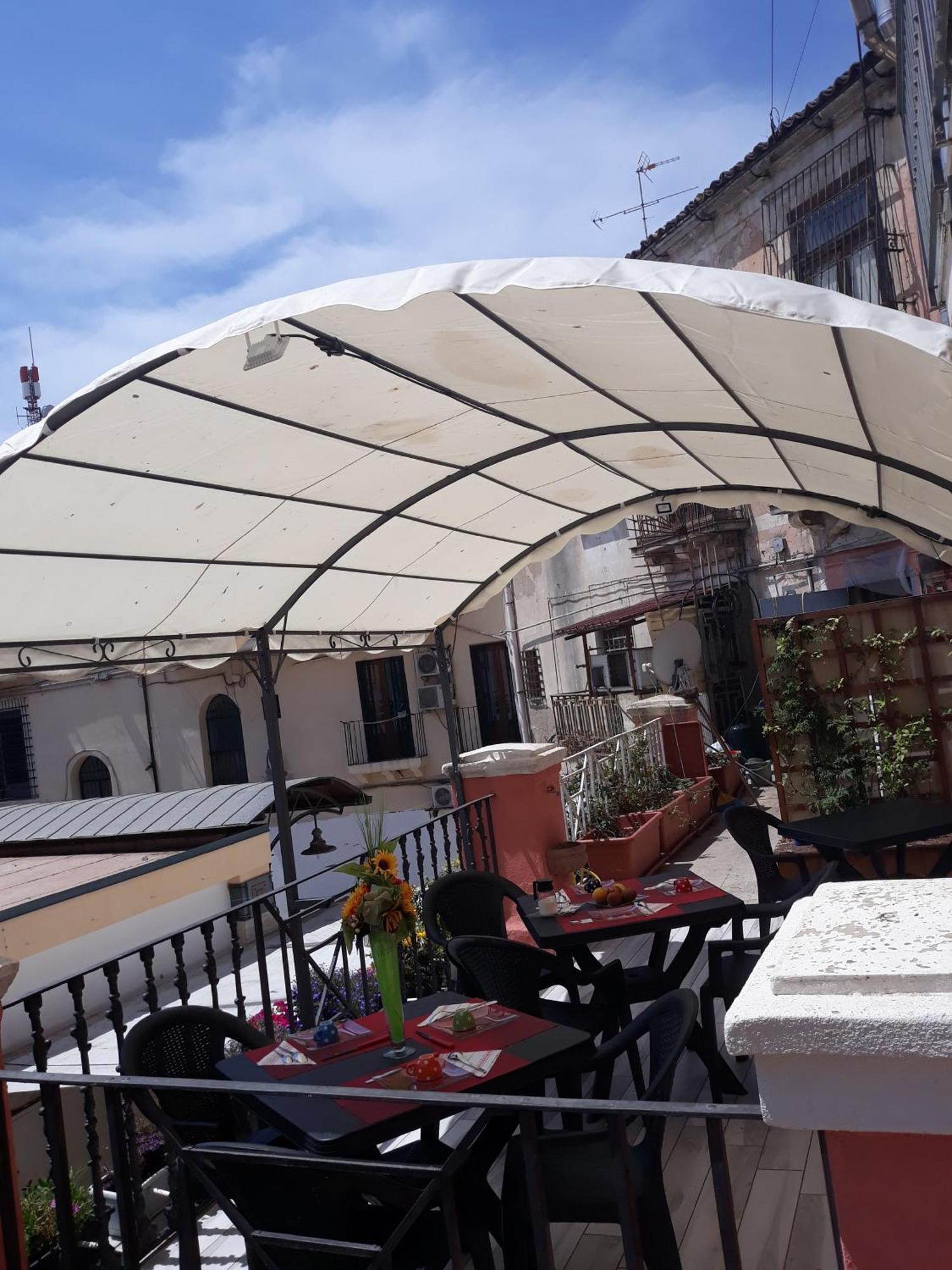 Il Diamante Bed & Breakfast โครโตเน ภายนอก รูปภาพ
