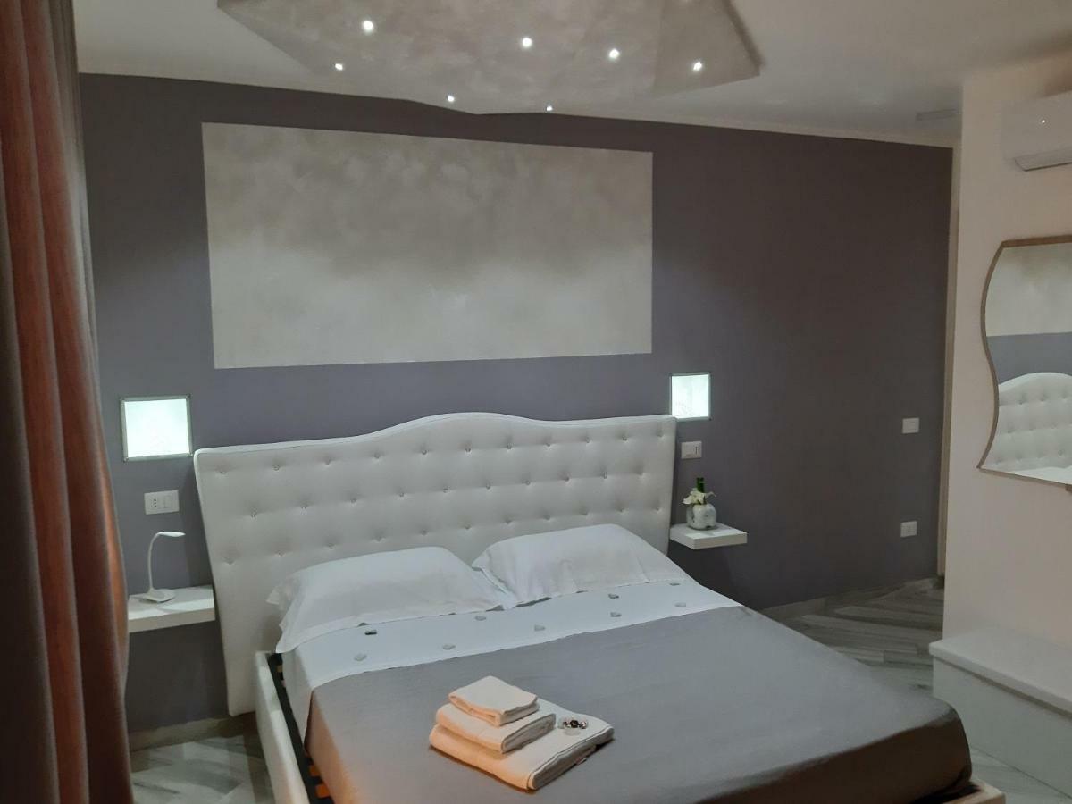 Il Diamante Bed & Breakfast โครโตเน ภายนอก รูปภาพ