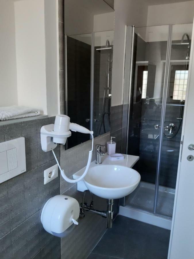 Il Diamante Bed & Breakfast โครโตเน ภายนอก รูปภาพ