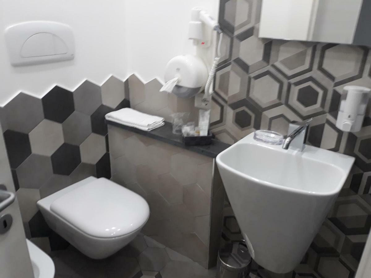 Il Diamante Bed & Breakfast โครโตเน ภายนอก รูปภาพ