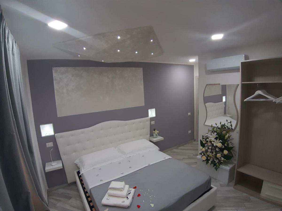 Il Diamante Bed & Breakfast โครโตเน ภายนอก รูปภาพ