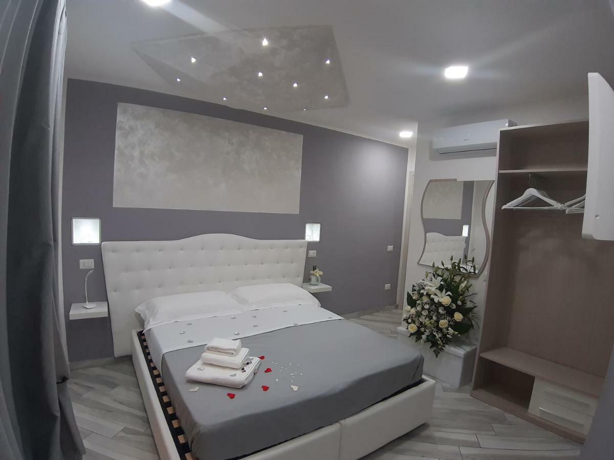 Il Diamante Bed & Breakfast โครโตเน ภายนอก รูปภาพ